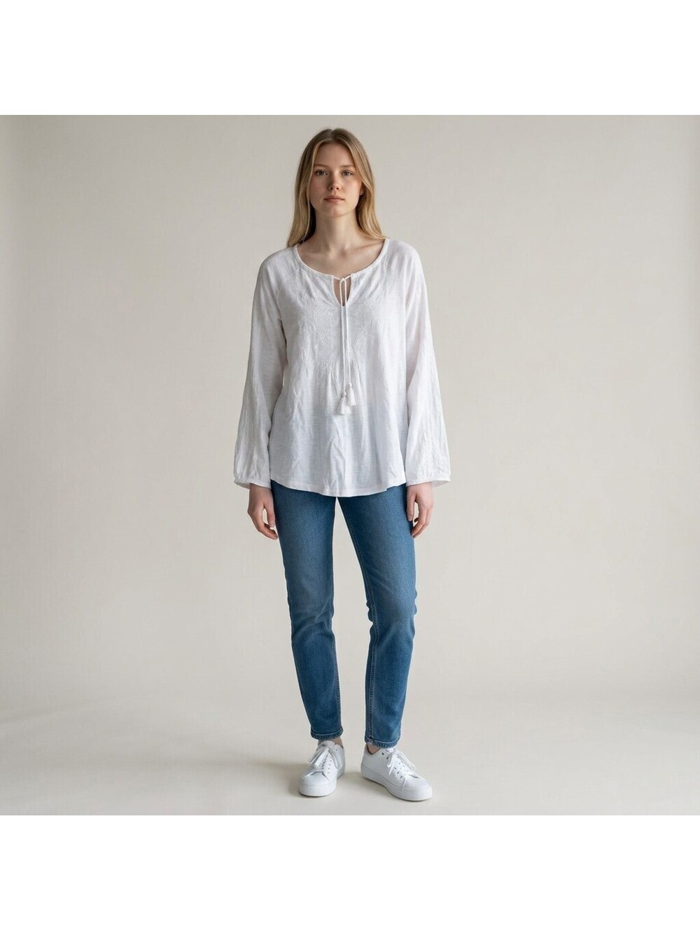 Lucky & Coco Top Women M Medium White Tasseled Long Sleeve Cotton V-Neck Casual